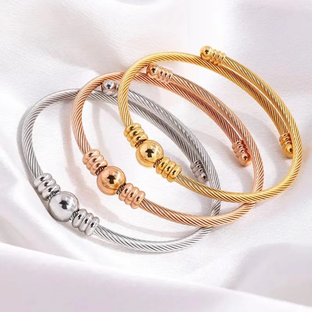 Set Bracelet Hypoallergenic adjustable with braided cable, stainless steel.